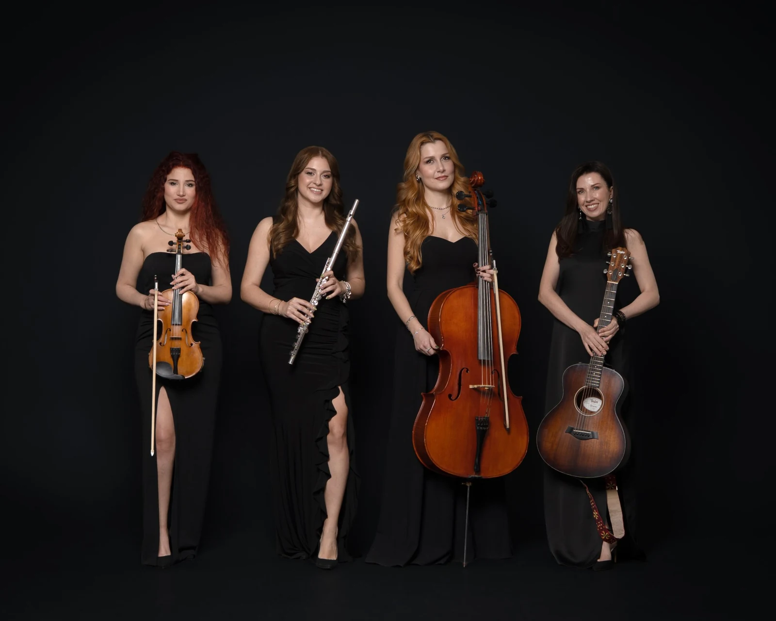 Keman, flüt, çello ve akustik gitardan oluşan klasik topluluk